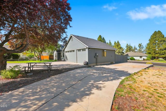 951 NE Lena Place, Bend, OR 97701