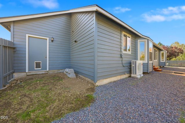 951 NE Lena Place, Bend, OR 97701