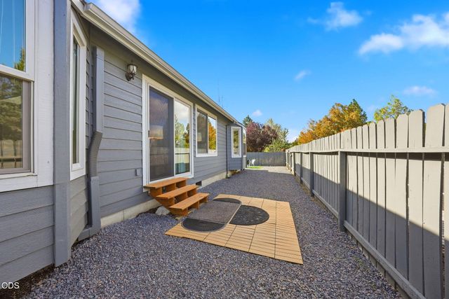 951 NE Lena Place, Bend, OR 97701