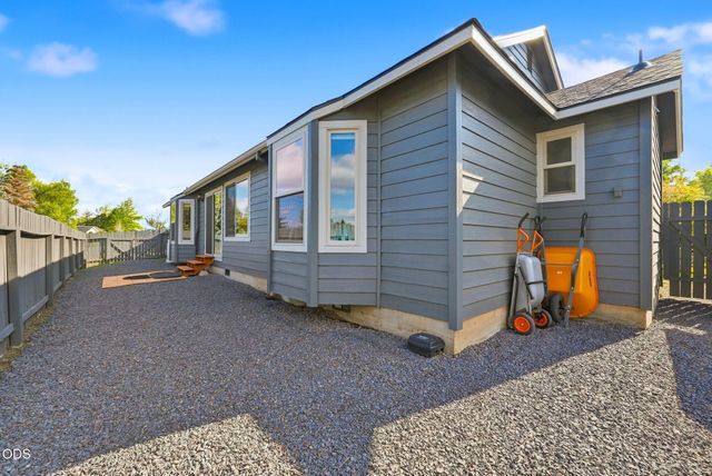 951 NE Lena Place, Bend, OR 97701