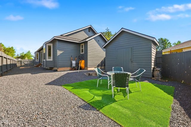 951 NE Lena Place, Bend, OR 97701