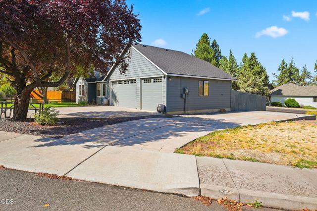 951 NE Lena Place, Bend, OR 97701