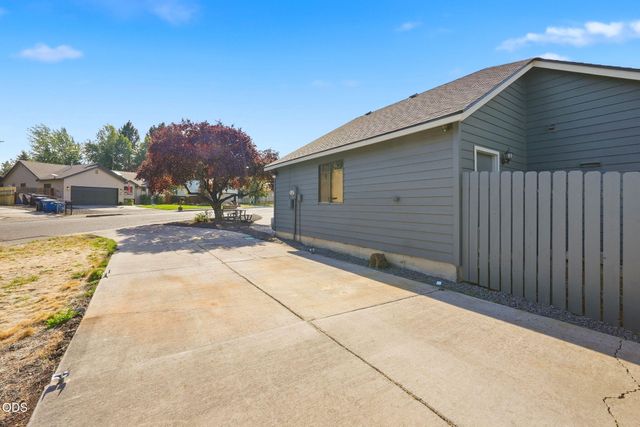 951 NE Lena Place, Bend, OR 97701