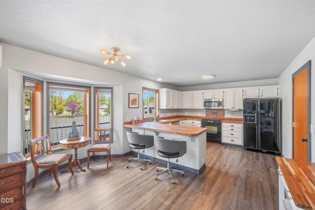 951 NE Lena Place, Bend, OR 97701