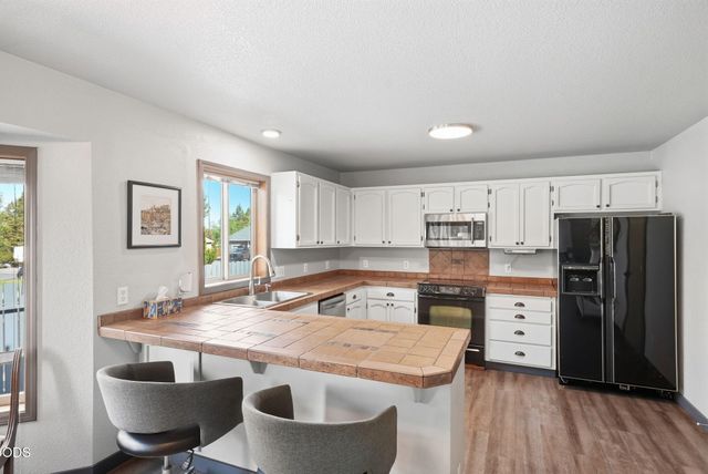 951 NE Lena Place, Bend, OR 97701