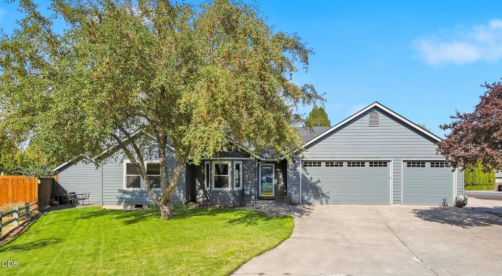951 NE Lena Place, Bend, OR 97701
