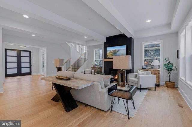 2316 JOHN MARSHALL DR, Arlington, VA 22205