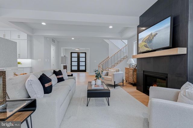 2316 JOHN MARSHALL DR, Arlington, VA 22205