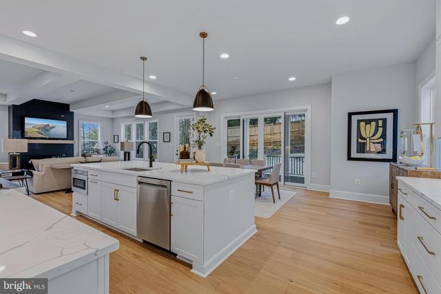 2316 JOHN MARSHALL DR, Arlington, VA 22205