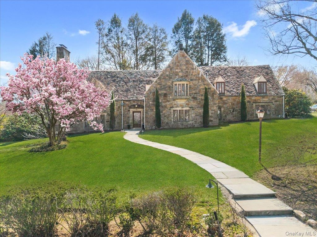 66 Lockwood Road, Scarsdale, NY 10583