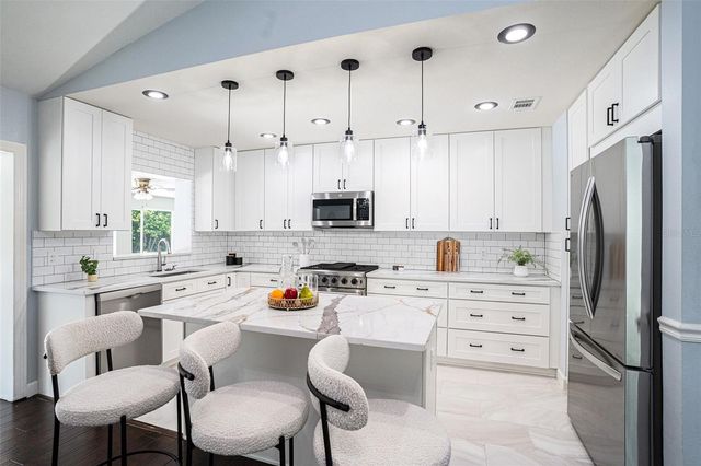 3721 MONARCH DRIVE, Tampa, FL 33618