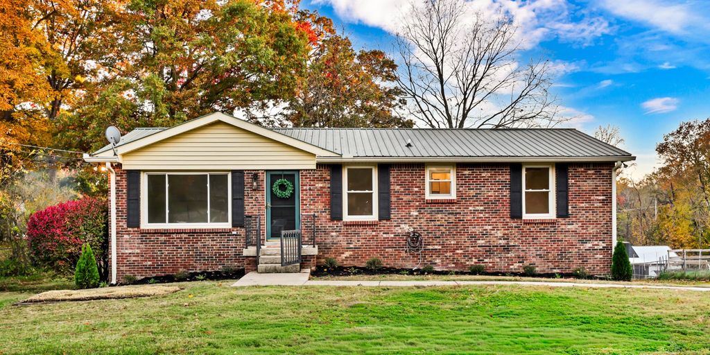 310 Lake Court Dr, Clarksville, TN 37043