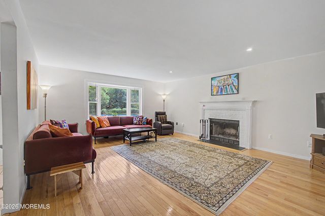 9 Stacy Drive, Cream Ridge, NJ 08514