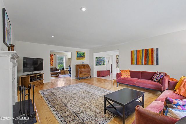 9 Stacy Drive, Cream Ridge, NJ 08514