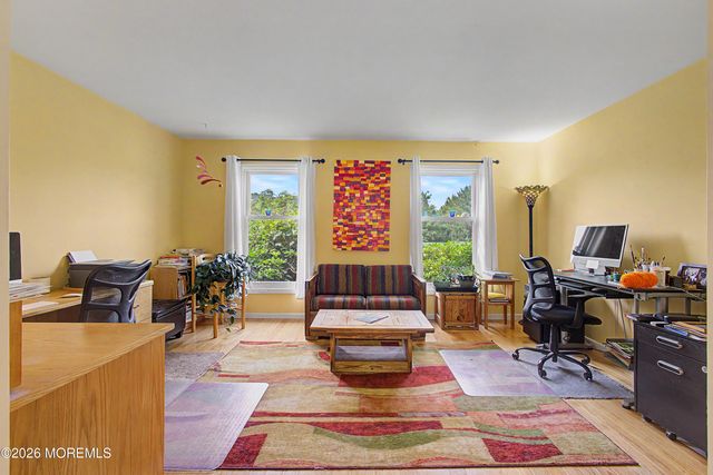 9 Stacy Drive, Cream Ridge, NJ 08514