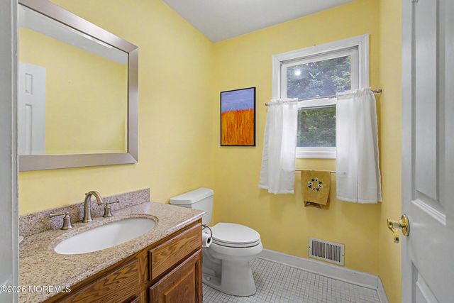 9 Stacy Drive, Cream Ridge, NJ 08514
