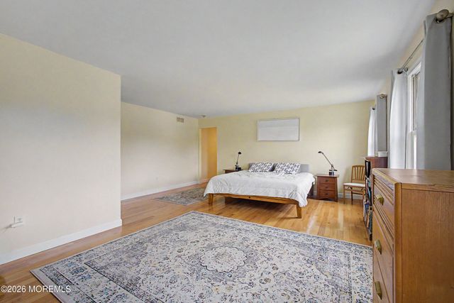 9 Stacy Drive, Cream Ridge, NJ 08514
