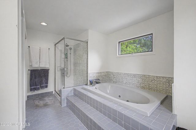 9 Stacy Drive, Cream Ridge, NJ 08514