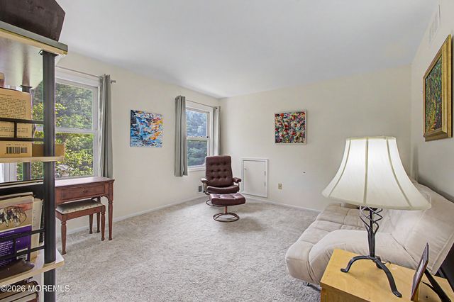 9 Stacy Drive, Cream Ridge, NJ 08514
