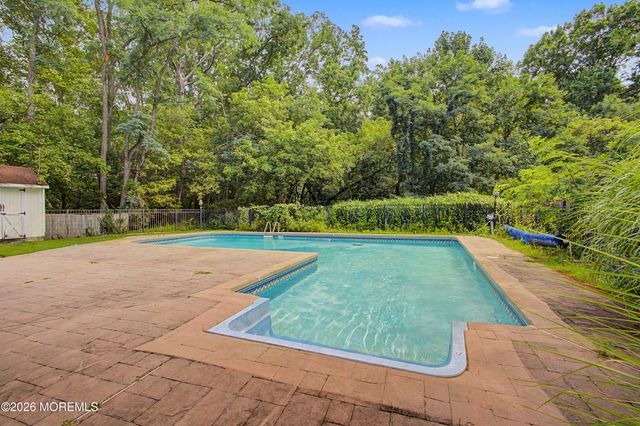 9 Stacy Drive, Cream Ridge, NJ 08514