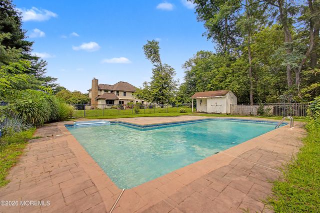 9 Stacy Drive, Cream Ridge, NJ 08514