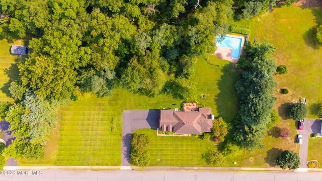 9 Stacy Drive, Cream Ridge, NJ 08514