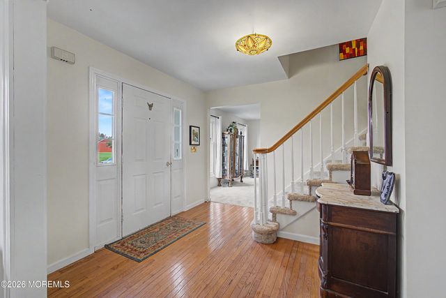 9 Stacy Drive, Cream Ridge, NJ 08514