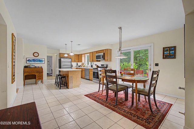 9 Stacy Drive, Cream Ridge, NJ 08514