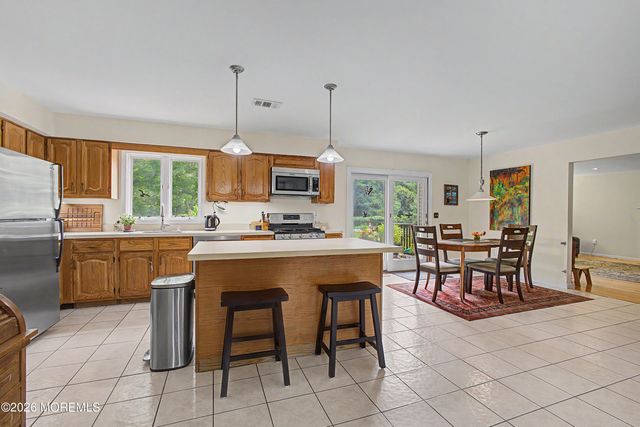 9 Stacy Drive, Cream Ridge, NJ 08514