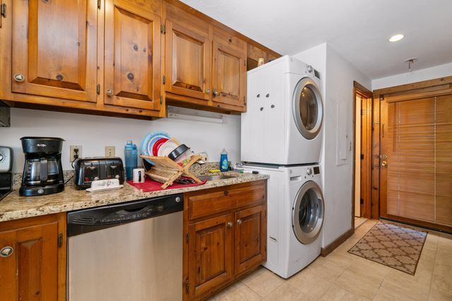 724 Route 28 APT 2D, Harwich Port, MA 02646