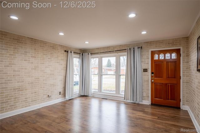 1539 Dulong Avenue, Madison Heights, MI 48071