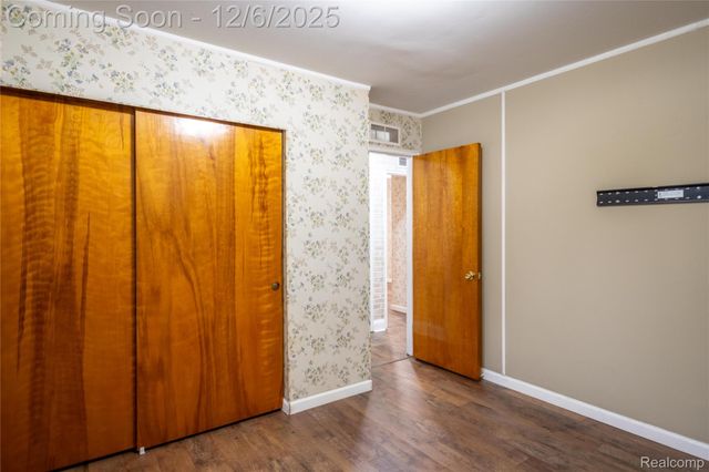 1539 Dulong Avenue, Madison Heights, MI 48071