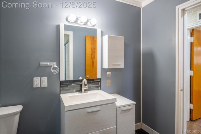 1539 Dulong Avenue, Madison Heights, MI 48071