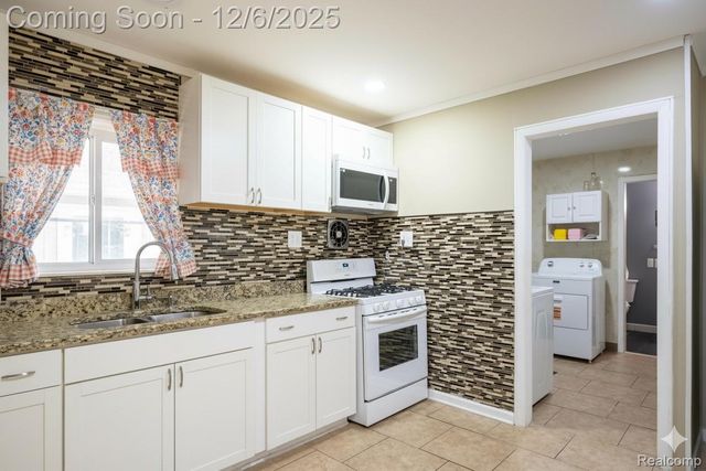 1539 Dulong Avenue, Madison Heights, MI 48071