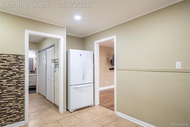 1539 Dulong Avenue, Madison Heights, MI 48071