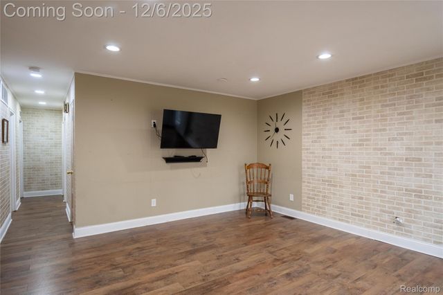 1539 Dulong Avenue, Madison Heights, MI 48071