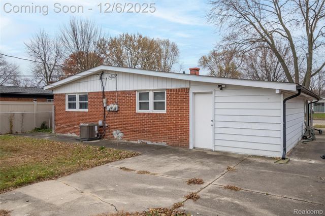 1539 Dulong Avenue, Madison Heights, MI 48071