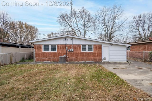 1539 Dulong Avenue, Madison Heights, MI 48071