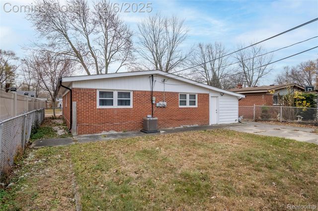 1539 Dulong Avenue, Madison Heights, MI 48071