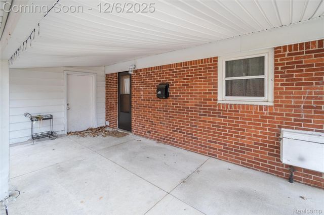 1539 Dulong Avenue, Madison Heights, MI 48071