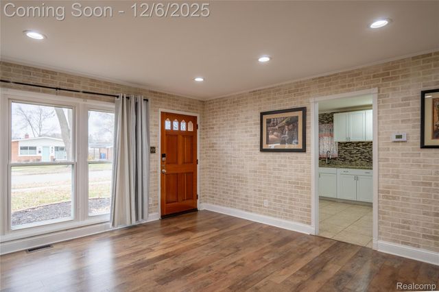 1539 Dulong Avenue, Madison Heights, MI 48071