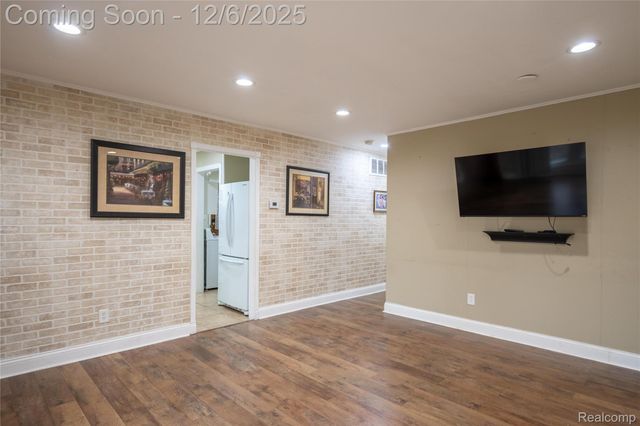 1539 Dulong Avenue, Madison Heights, MI 48071