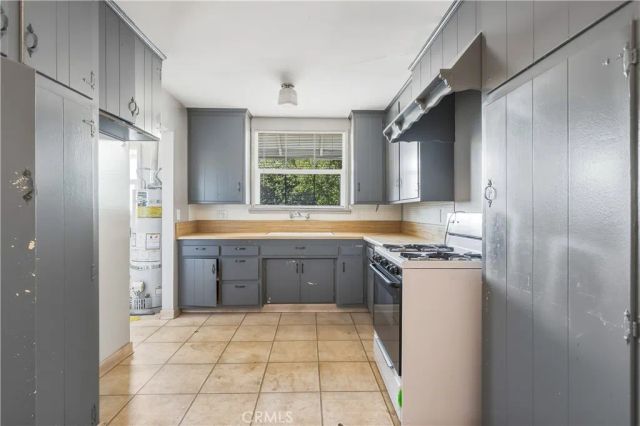 17062 San Fernando Mission Boulevard, Granada Hills, CA 91344