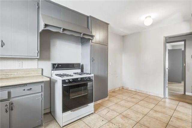 17062 San Fernando Mission Boulevard, Granada Hills, CA 91344