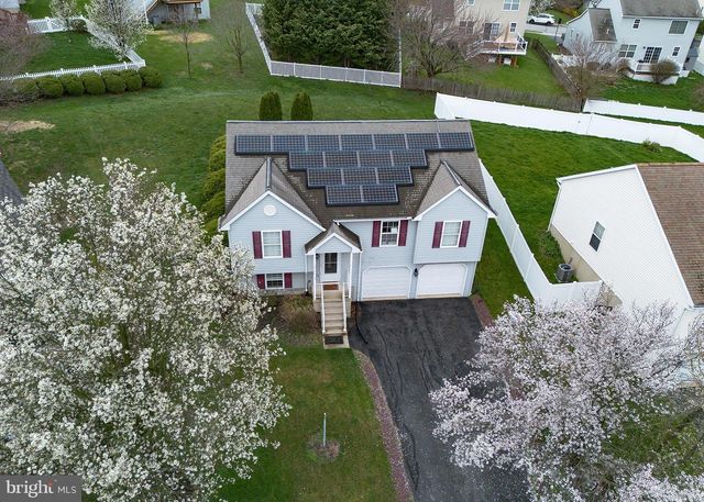 606 BUTTERFLY CIR, Dallastown, PA 17313