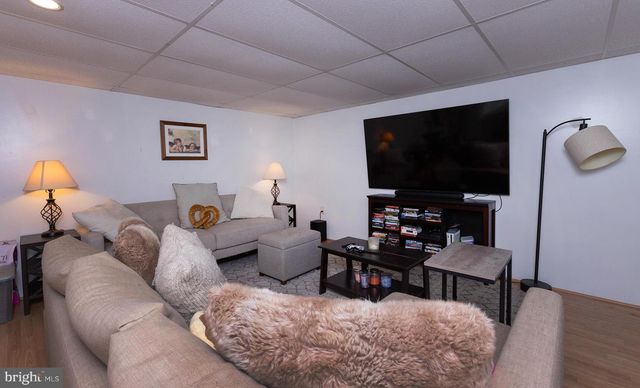 606 BUTTERFLY CIR, Dallastown, PA 17313