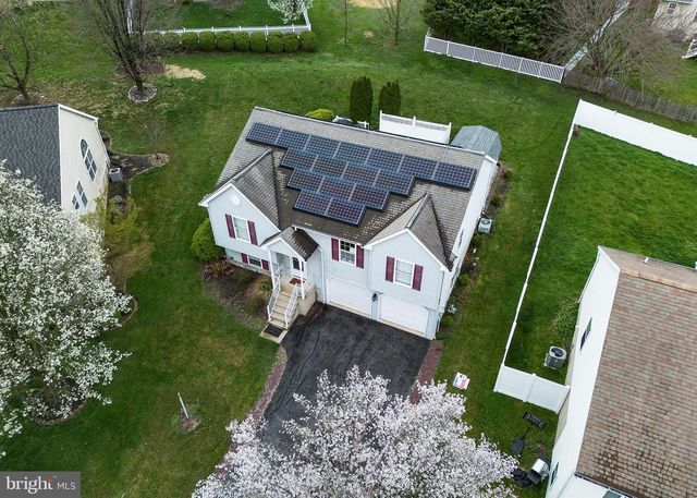 606 BUTTERFLY CIR, Dallastown, PA 17313