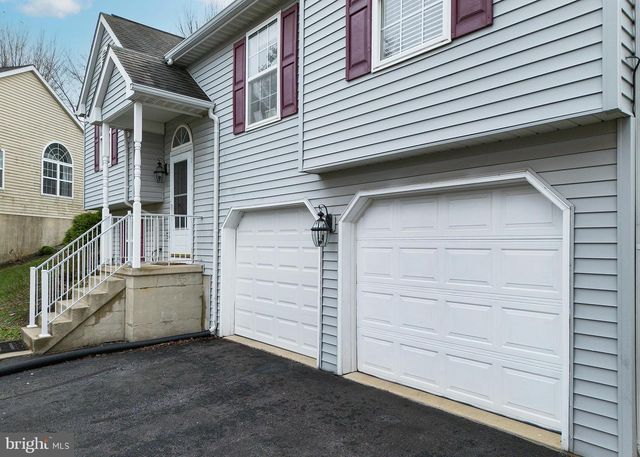 606 BUTTERFLY CIR, Dallastown, PA 17313