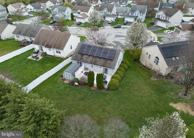 606 BUTTERFLY CIR, Dallastown, PA 17313