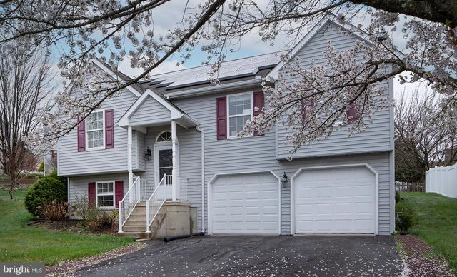 606 BUTTERFLY CIR, Dallastown, PA 17313